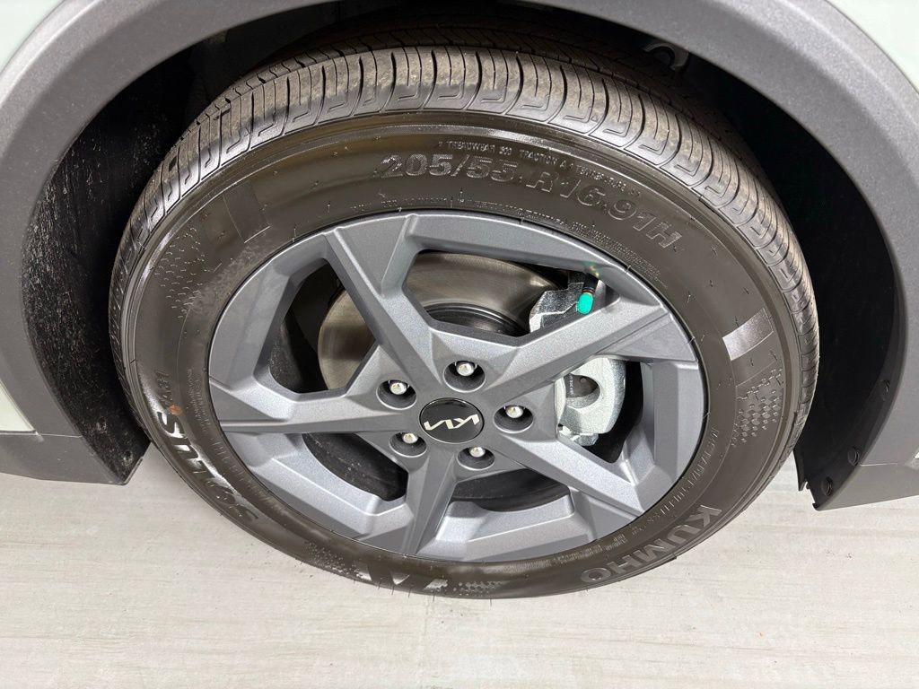 New 2026 Kia K4 LXS image 11