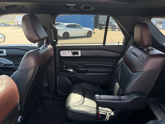 Used 2022 Ford Explorer Platinum w/ Equipment Group 601A AWD/4WD image 19