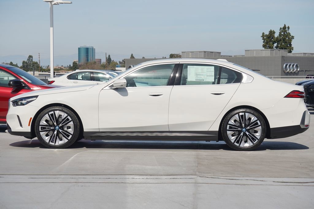 Used 2025 BMW i5 xDrive40 w/ Premium Package image 4