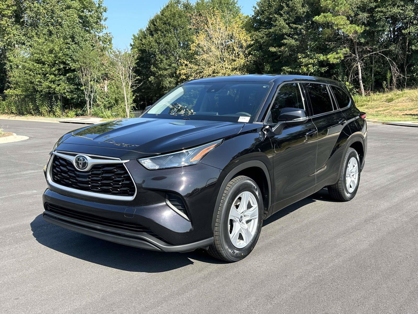 Used 2022 Toyota Highlander L FWD image 3