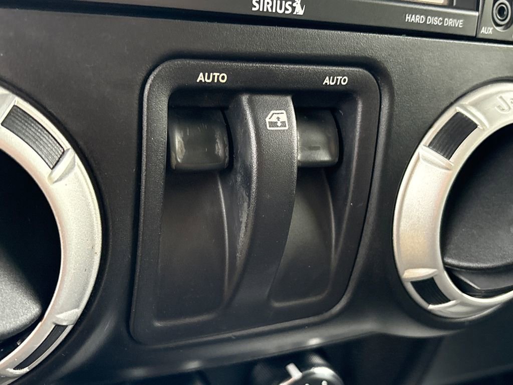Used 2015 Jeep Wrangler Rubicon w/ Power Convenience Group AWD/4WD image 15