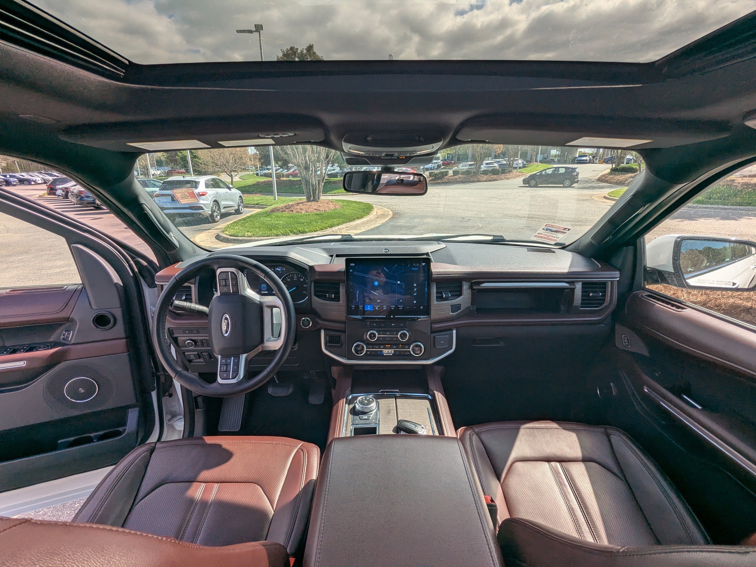 Used 2024 Ford Expedition Limited image 12