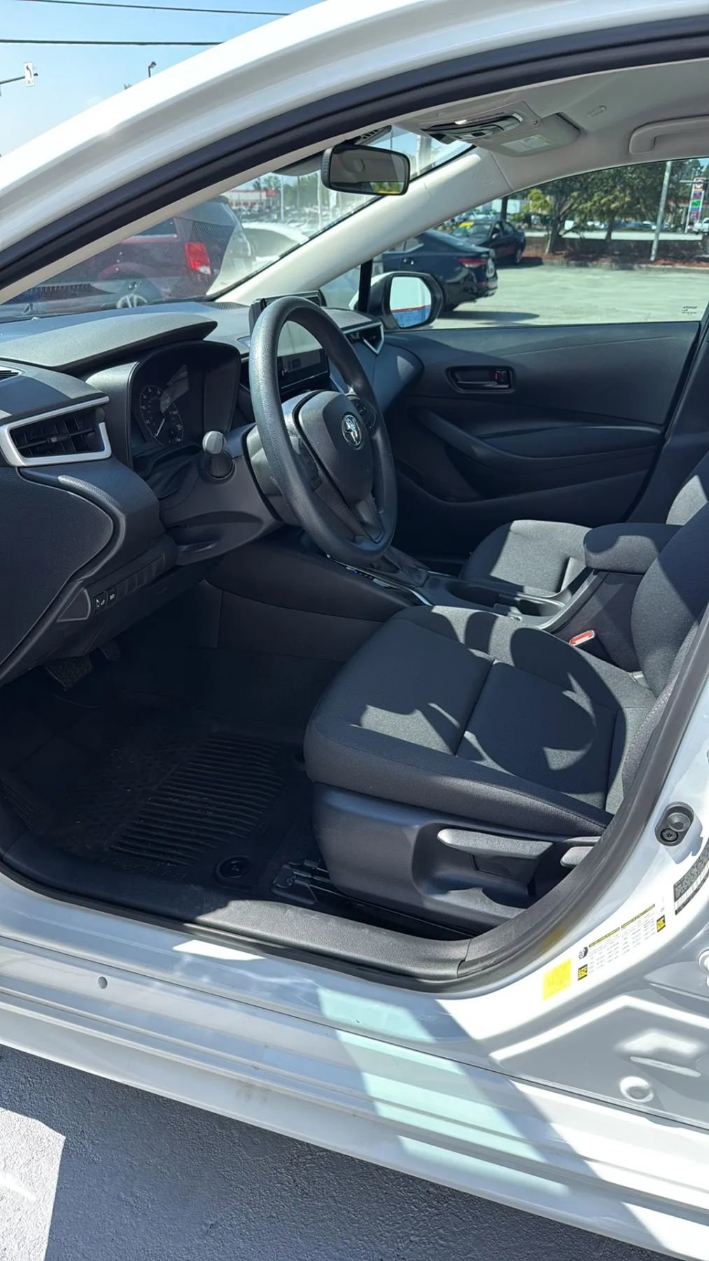 Used 2025 Toyota Corolla LE image 6