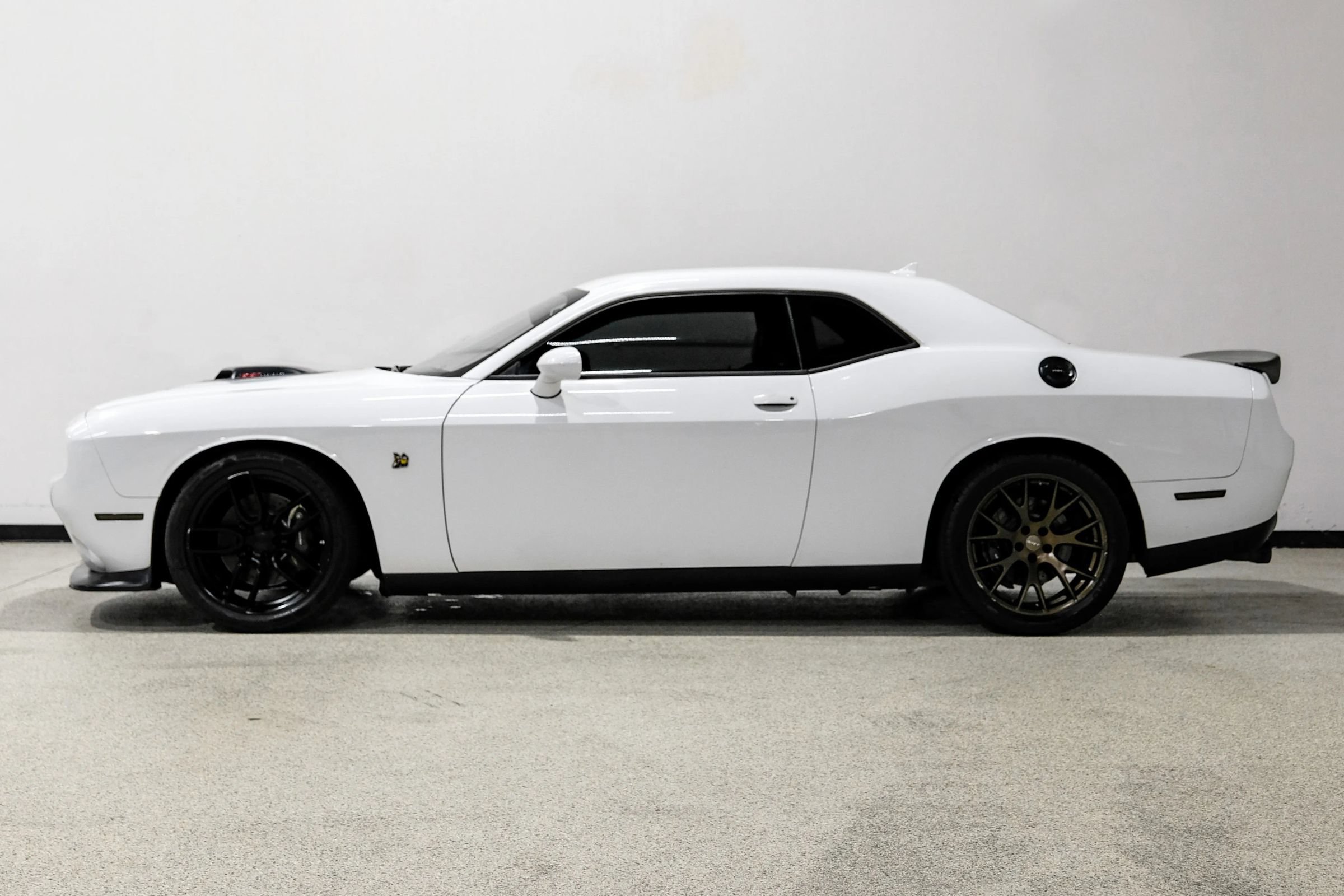 Used 2017 Dodge Challenger R/T Scat Pack RWD image 9