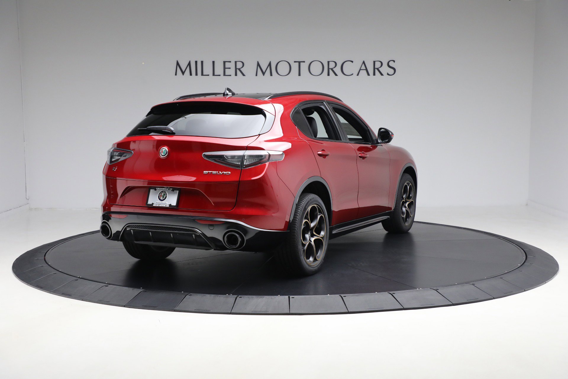 New 2025 Alfa Romeo Stelvio Sprint image 6