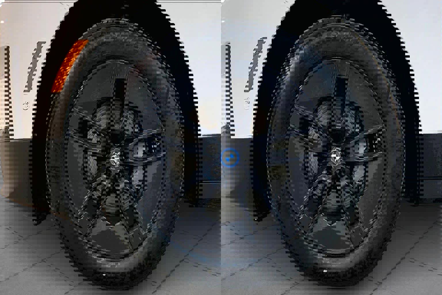 Used 2024 BMW iX xDrive50 w/ Convenience Package image 11