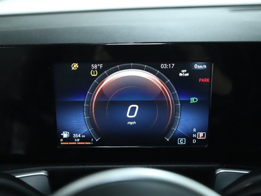 Used 2023 Mercedes-Benz GLB 250 4MATIC image 25