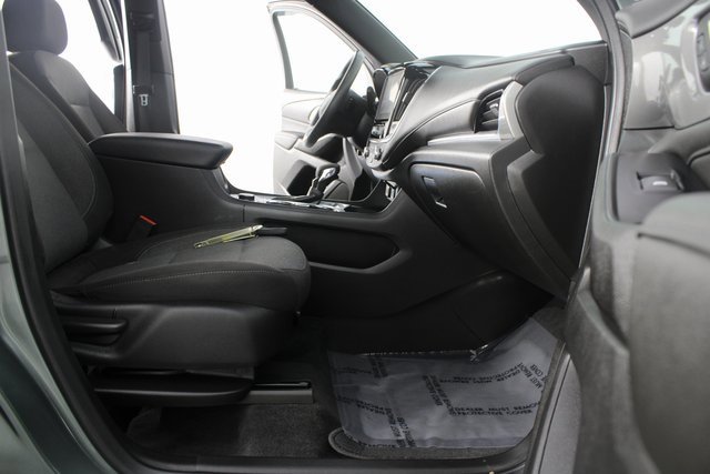 Used 2023 Chevrolet Traverse LT w/ Rear Camera Mirror Package image 23