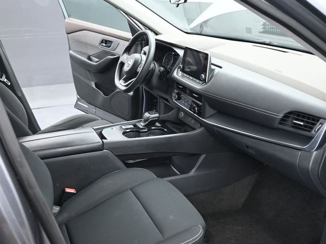 Used 2023 Nissan Rogue S image 31