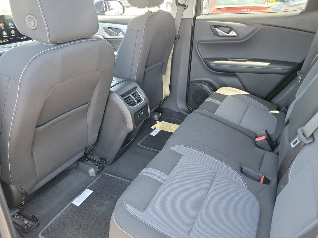 Used 2025 Chevrolet Blazer LT FWD image 13
