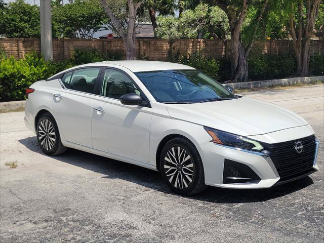 Used 2024 Nissan Altima 2.5 SV FWD image 3