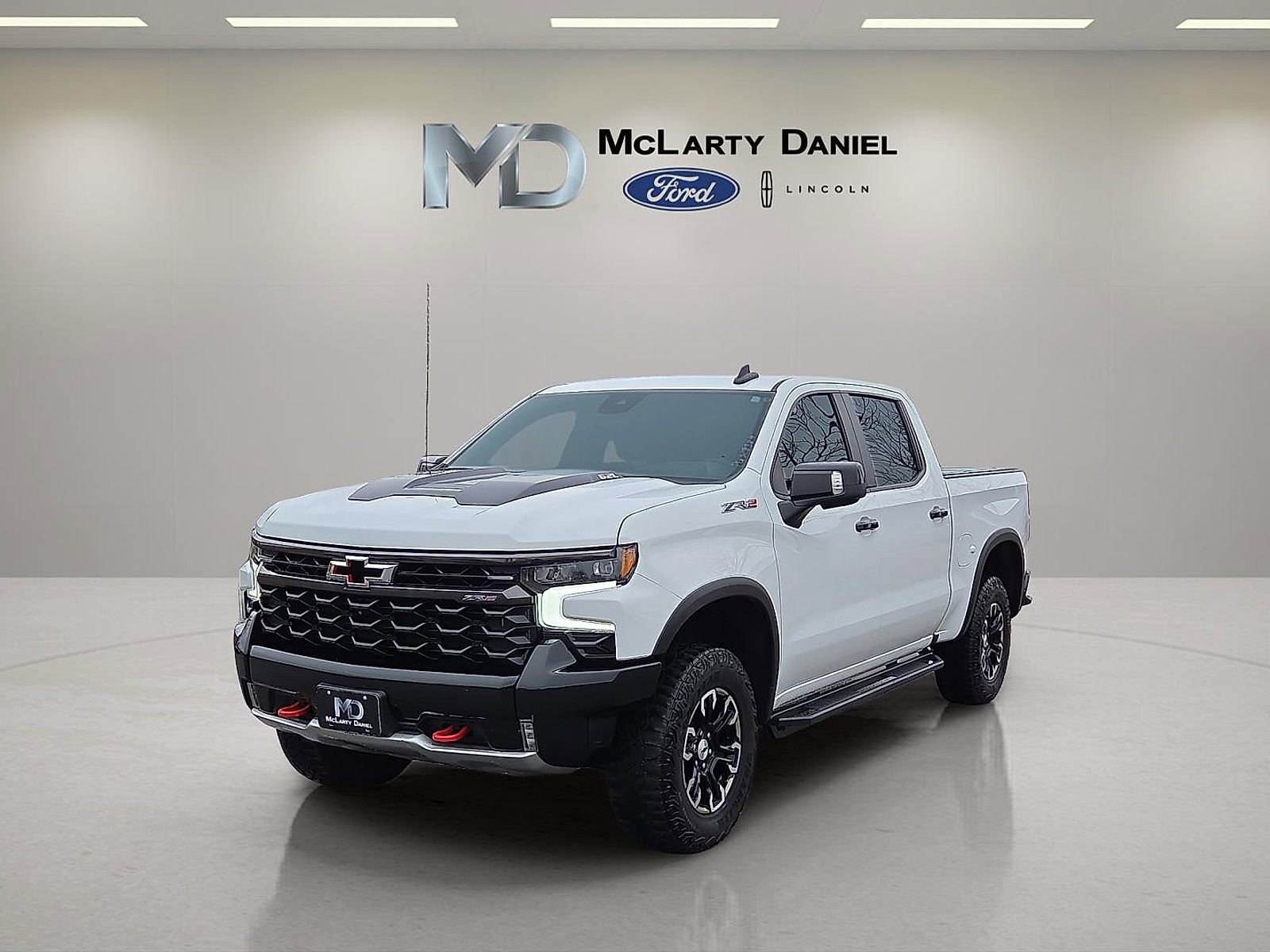 Used 2023 Chevrolet Silverado 1500 ZR2 image 2