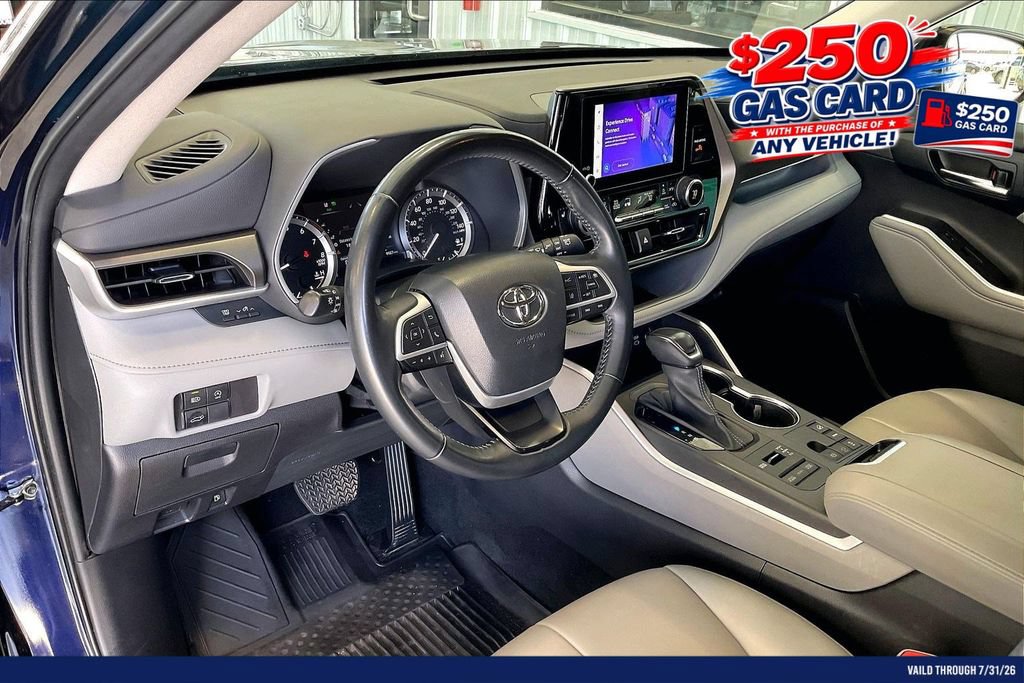 Used 2023 Toyota Highlander XLE AWD/4WD image 14