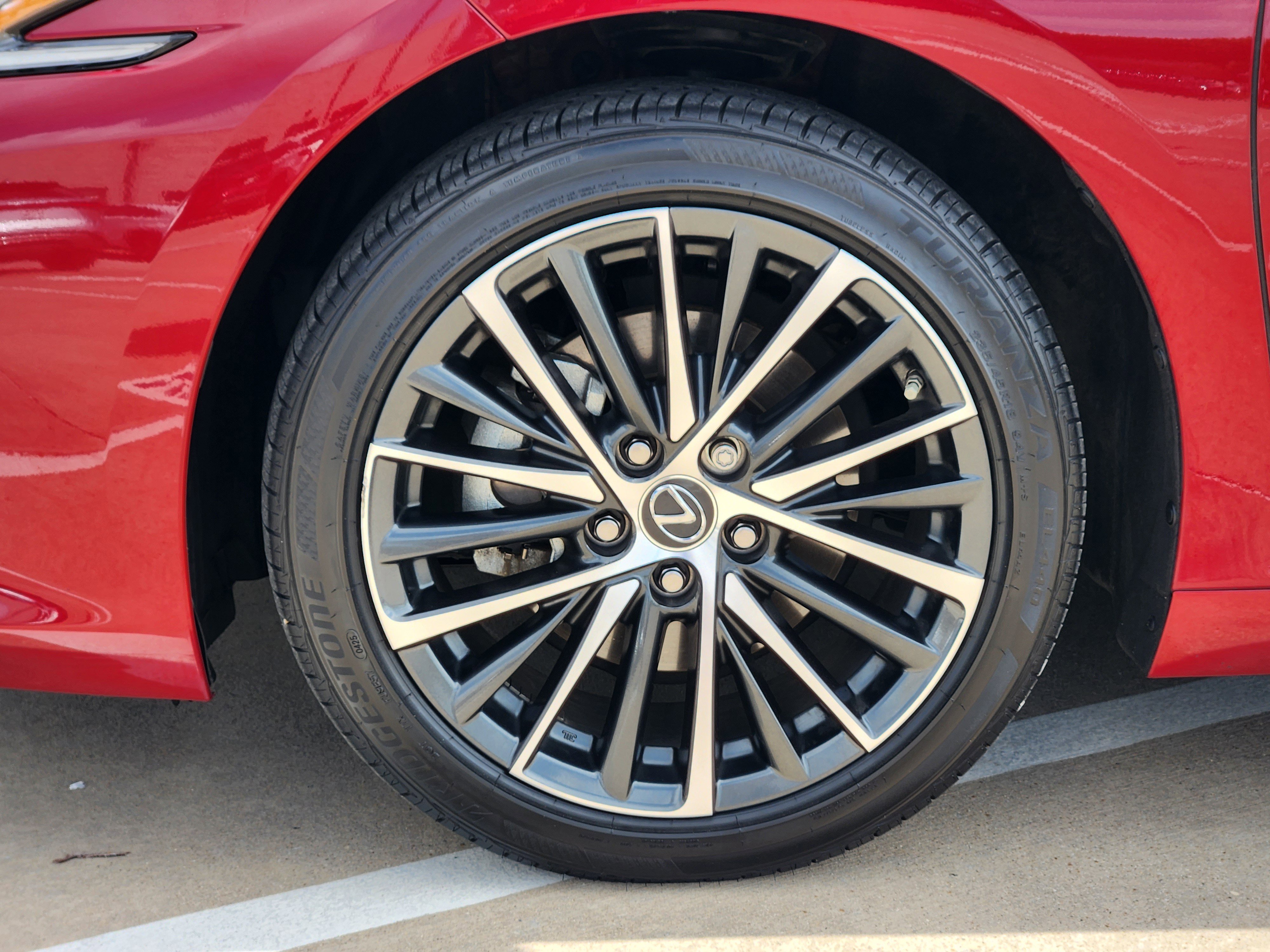 Used 2025 Lexus ES 300h w/ Premium Package image 10