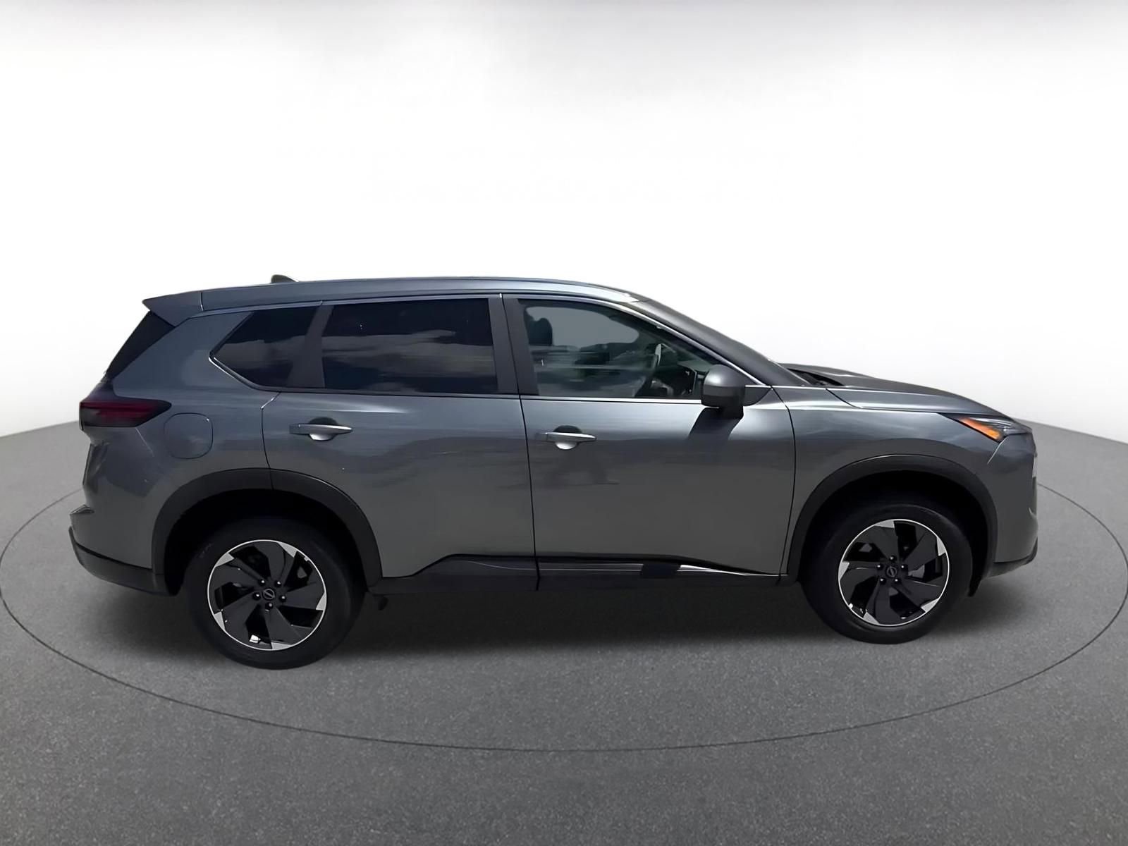 Used 2025 Nissan Rogue SV FWD image 16