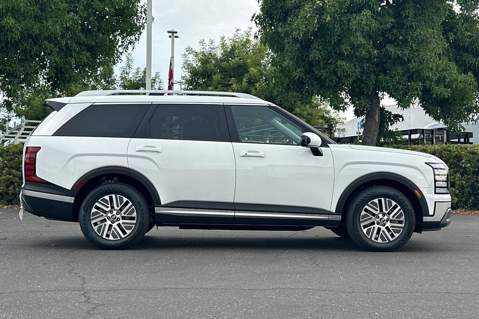 New 2027 Hyundai Palisade SEL FWD image 2