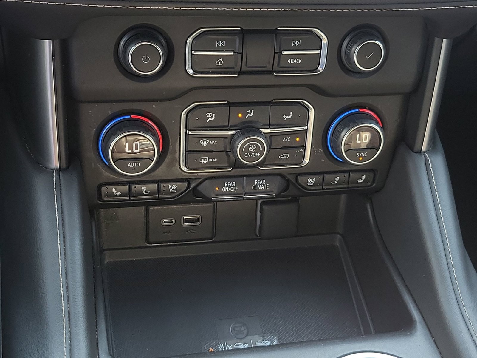 Used 2024 Chevrolet Tahoe Premier RWD image 34
