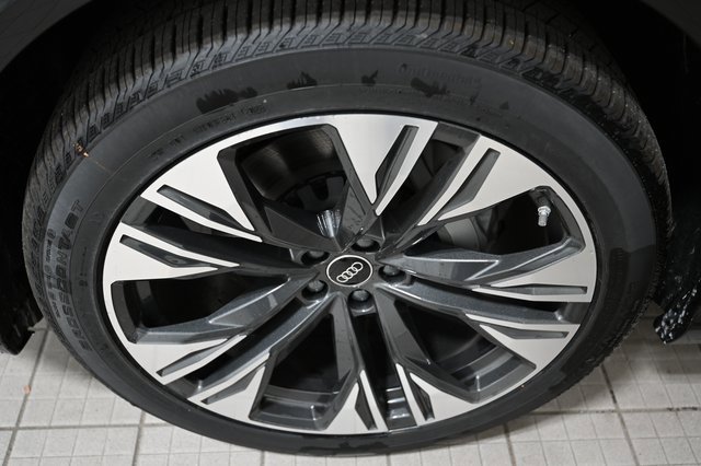 New 2026 Audi Q8 Premium Plus image 18