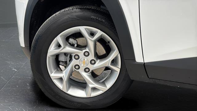 Used 2025 Chevrolet Trax LS w/ LS Convenience Package image 32