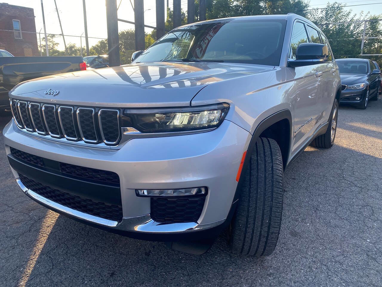 Used 2021 Jeep Grand Cherokee L Limited image 2