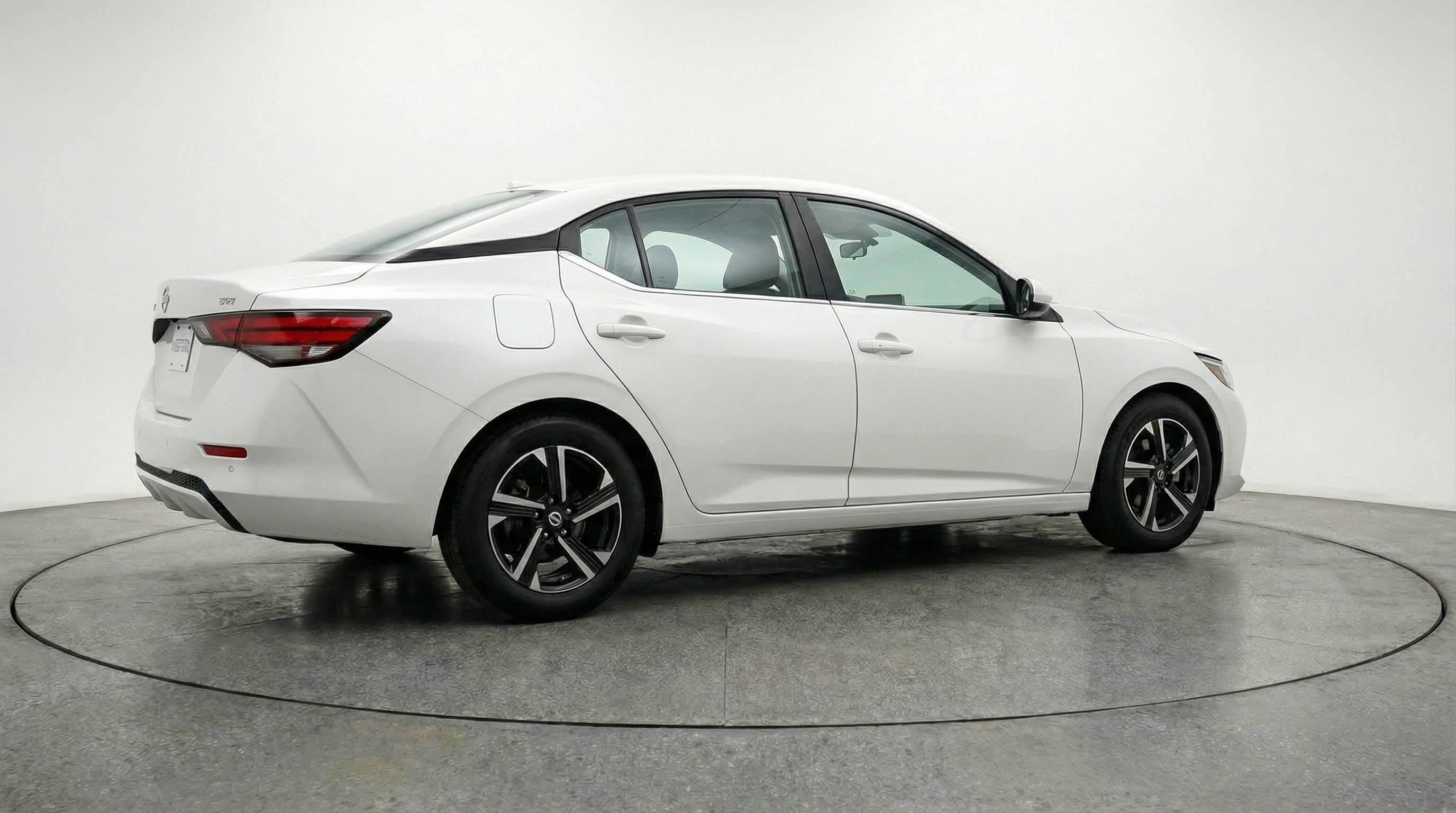 Used 2025 Nissan Sentra SV FWD image 9