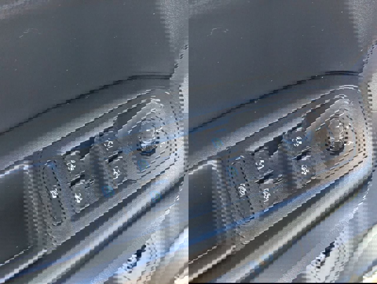 Used 2020 Volkswagen Atlas Cross Sport SE w/ Panoramic Sunroof Package image 22