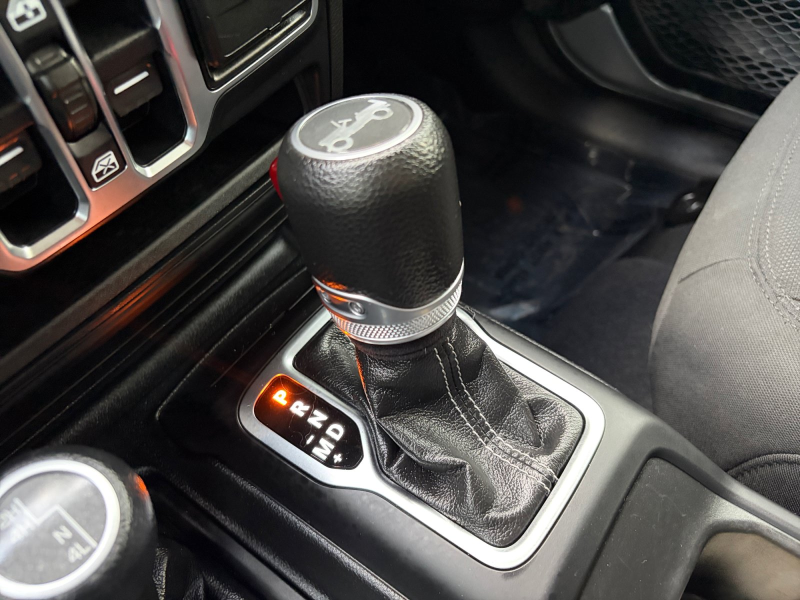 Used 2020 Jeep Wrangler Unlimited Sahara AWD/4WD image 18