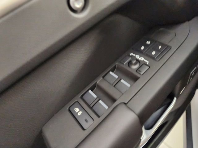 New 2026 Land Rover Defender 130 X-Dynamic SE image 22