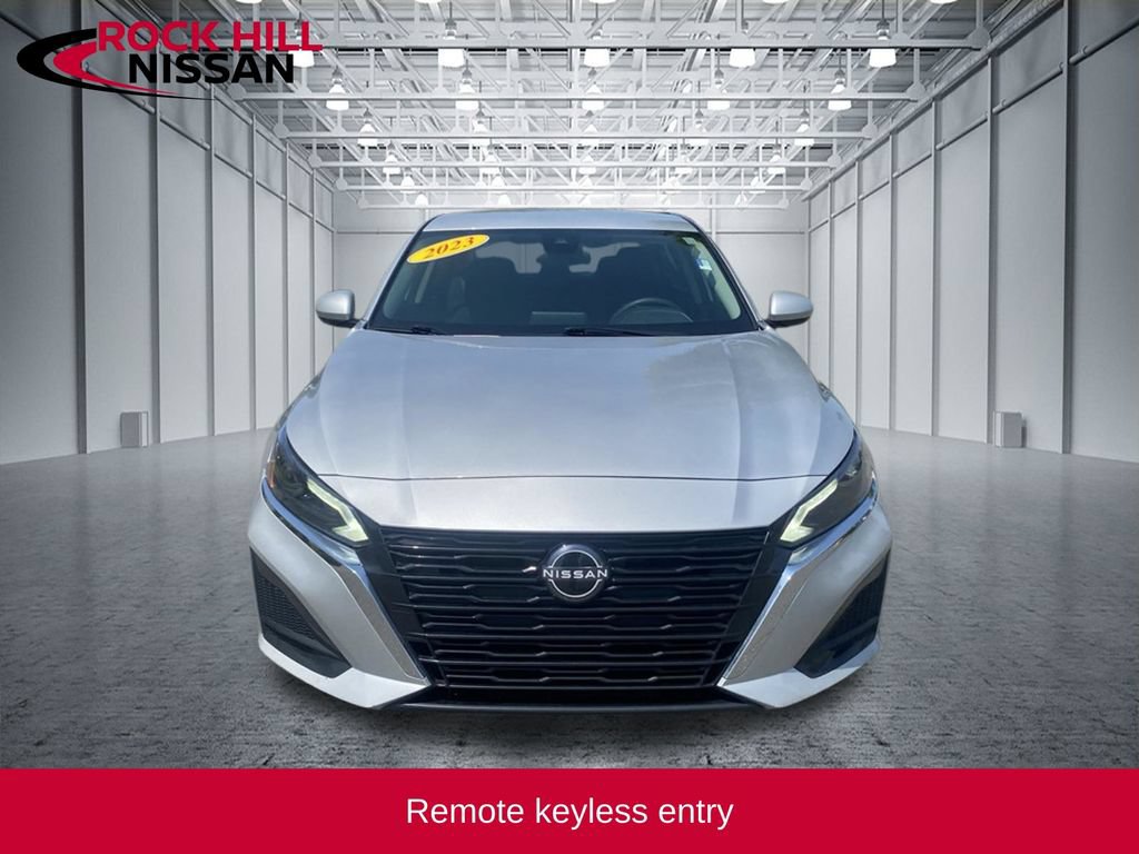 Used 2023 Nissan Altima 2.5 SV FWD image 3