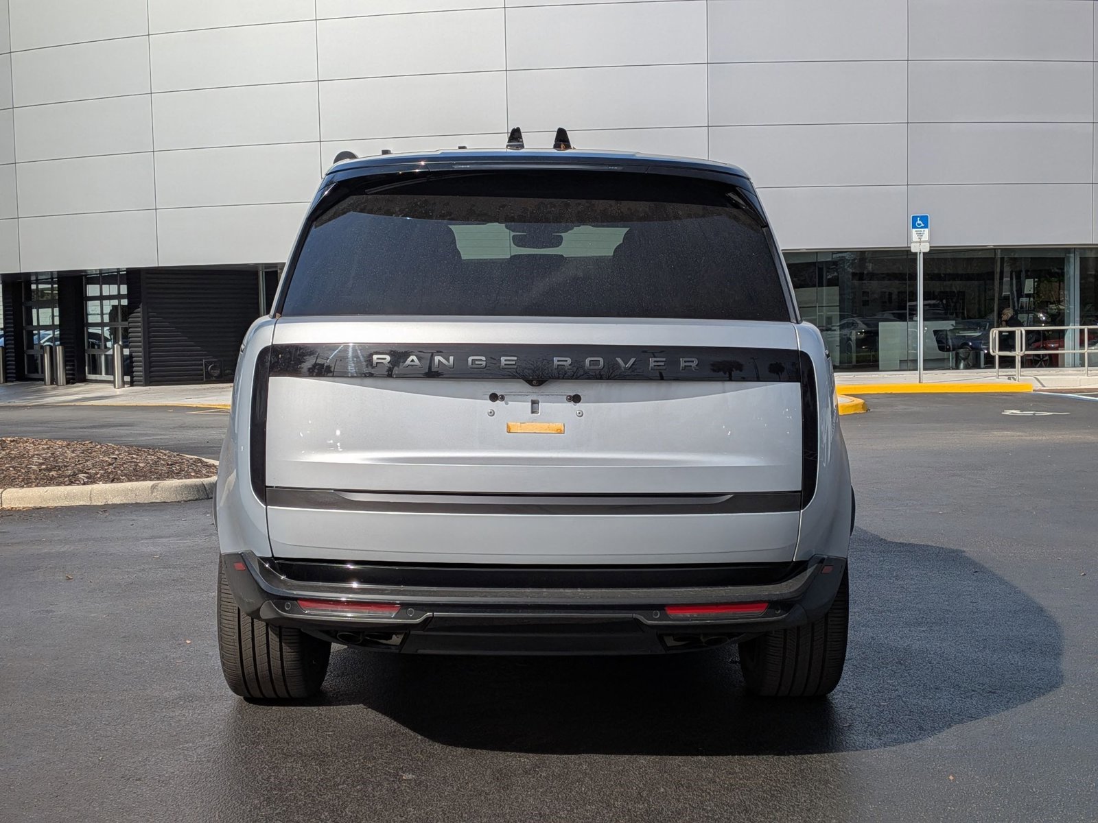 Used 2025 Land Rover Range Rover SE image 10