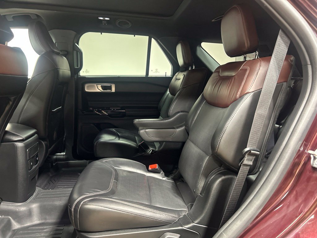 Used 2022 Ford Explorer Platinum w/ Equipment Group 601A AWD/4WD image 22
