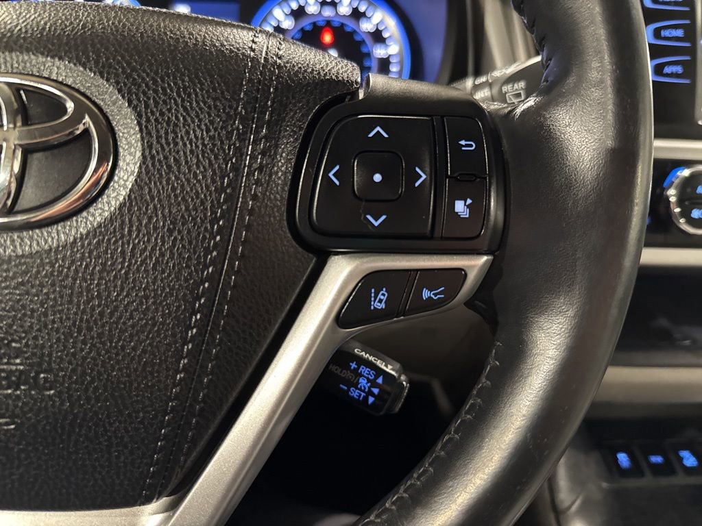 Used 2017 Toyota Highlander XLE image 22