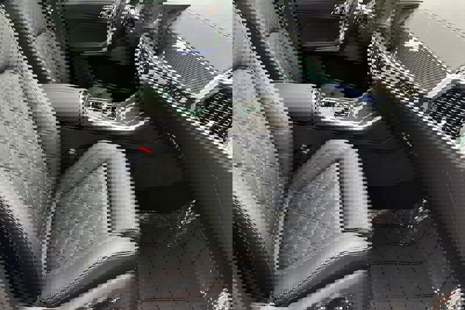 Used 2025 BMW X5 M60i w/ Executive Package image 17