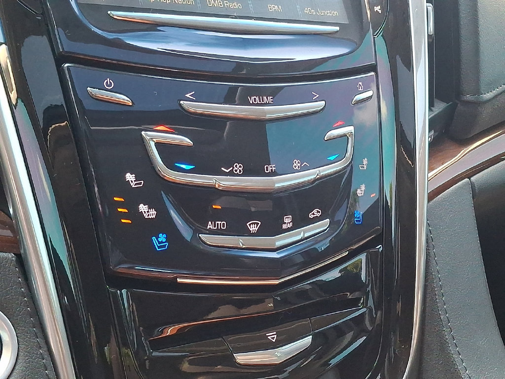 Used 2020 Cadillac Escalade Luxury AWD/4WD image 17