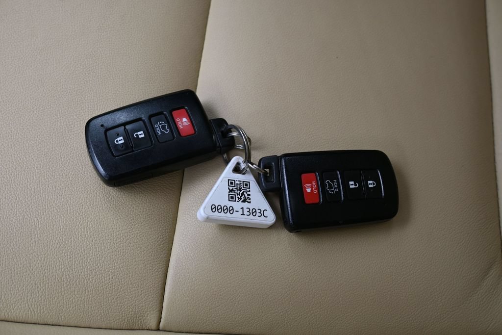 Used 2019 Toyota Highlander XLE AWD/4WD image 36