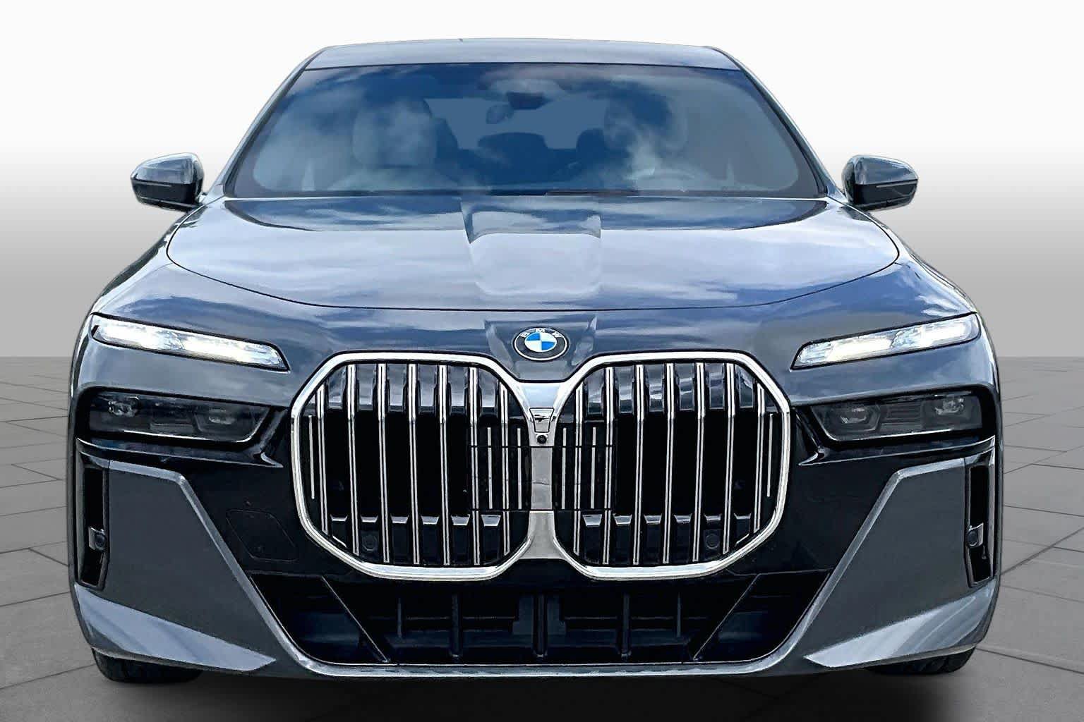 Used 2023 BMW 760i xDrive w/ Executive Package AWD/4WD image 4