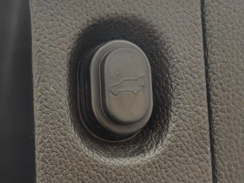 Used 2015 Chevrolet Tahoe LT AWD/4WD image 33