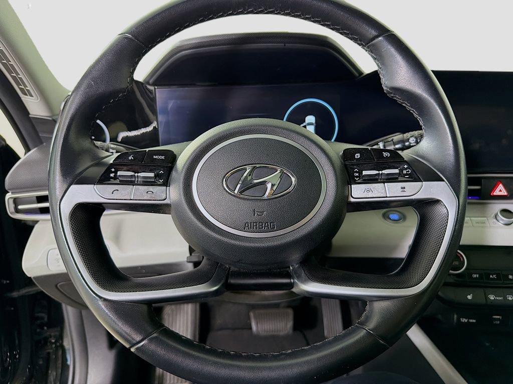 Used 2023 Hyundai Elantra Limited FWD image 13