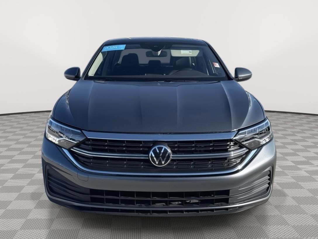 Used 2024 Volkswagen Jetta SE w/ Panoramic Sunroof Package image 14