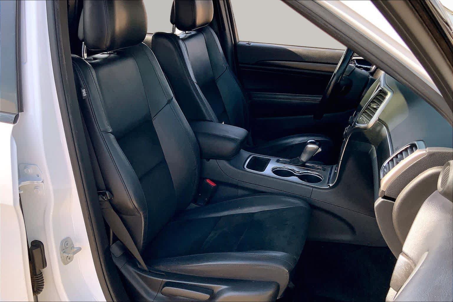 Used 2018 Jeep Grand Cherokee Altitude RWD image 8