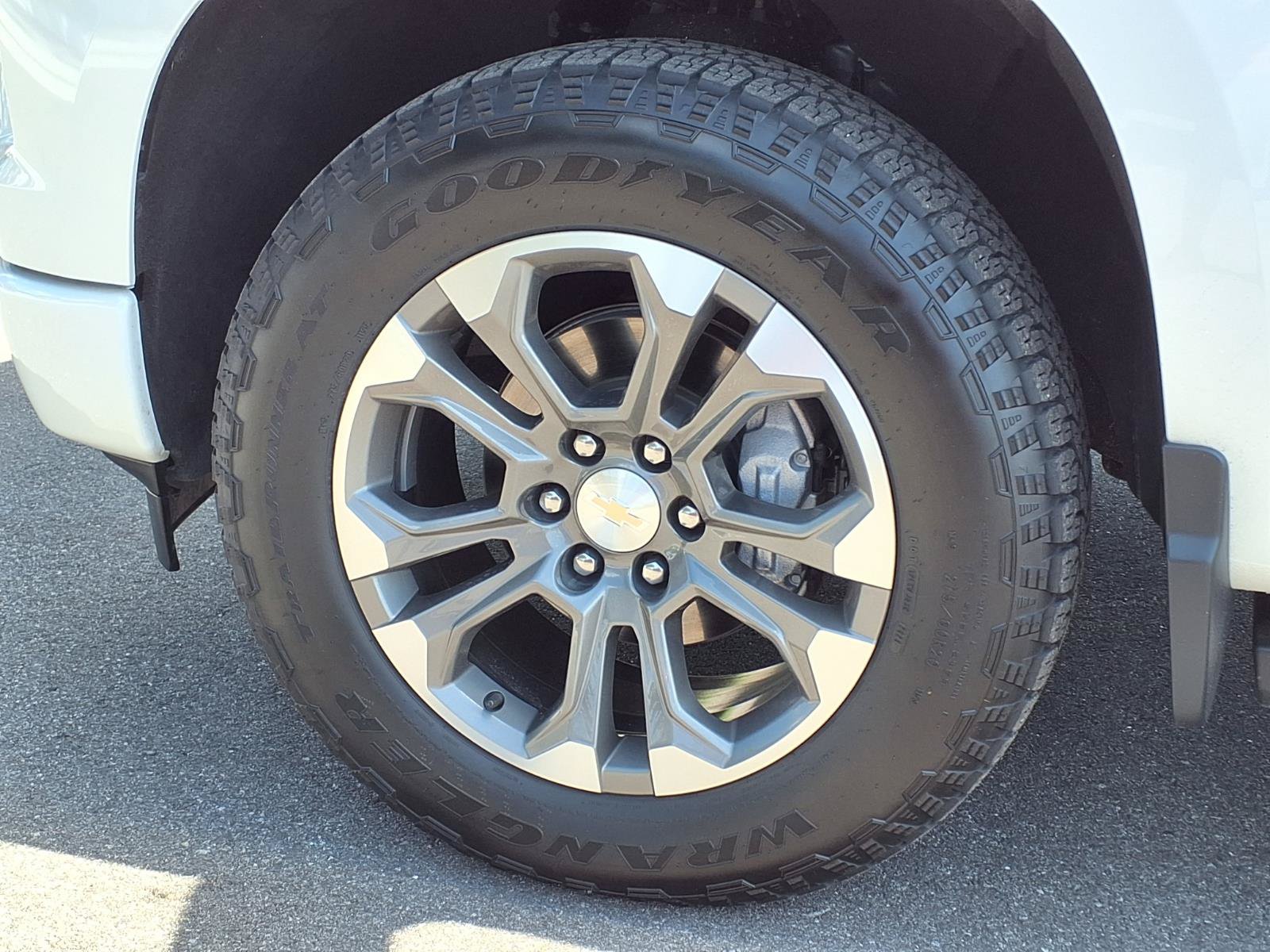 Certified 2024 Chevrolet Silverado 1500 High Country w/ Z71 Off-Road Package AWD/4WD image 29