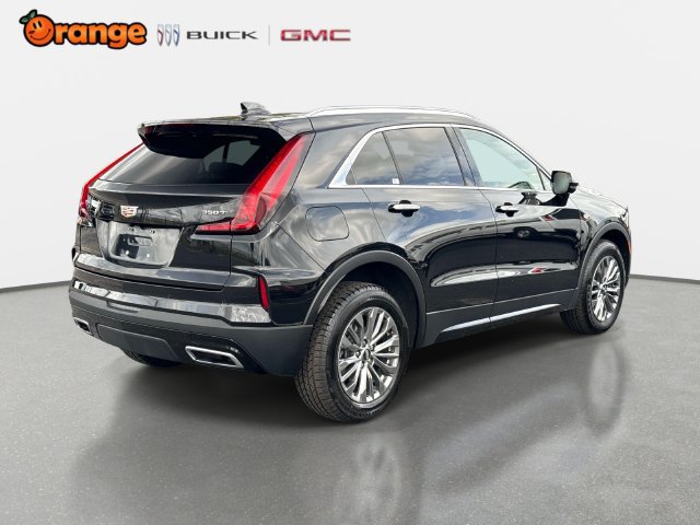 Used 2025 Cadillac XT4 Premium Luxury FWD image 3