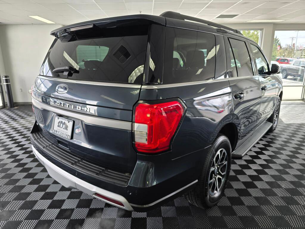 Used 2024 Ford Expedition XLT image 4