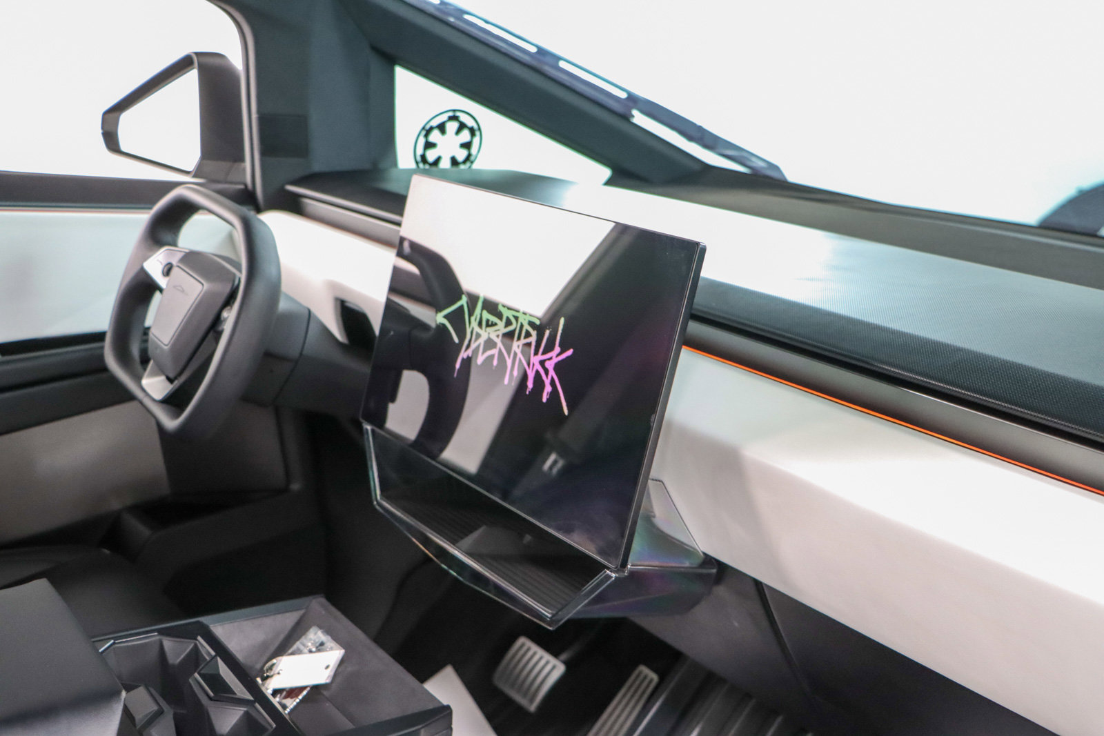 Used 2024 Tesla Cybertruck AWD Crew Cab image 23