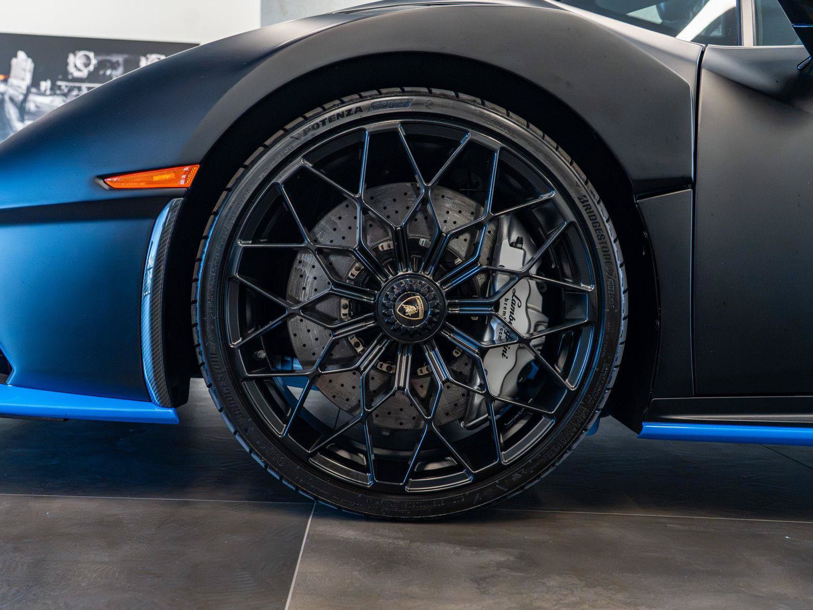 Used 2024 Lamborghini Huracan STO RWD image 10