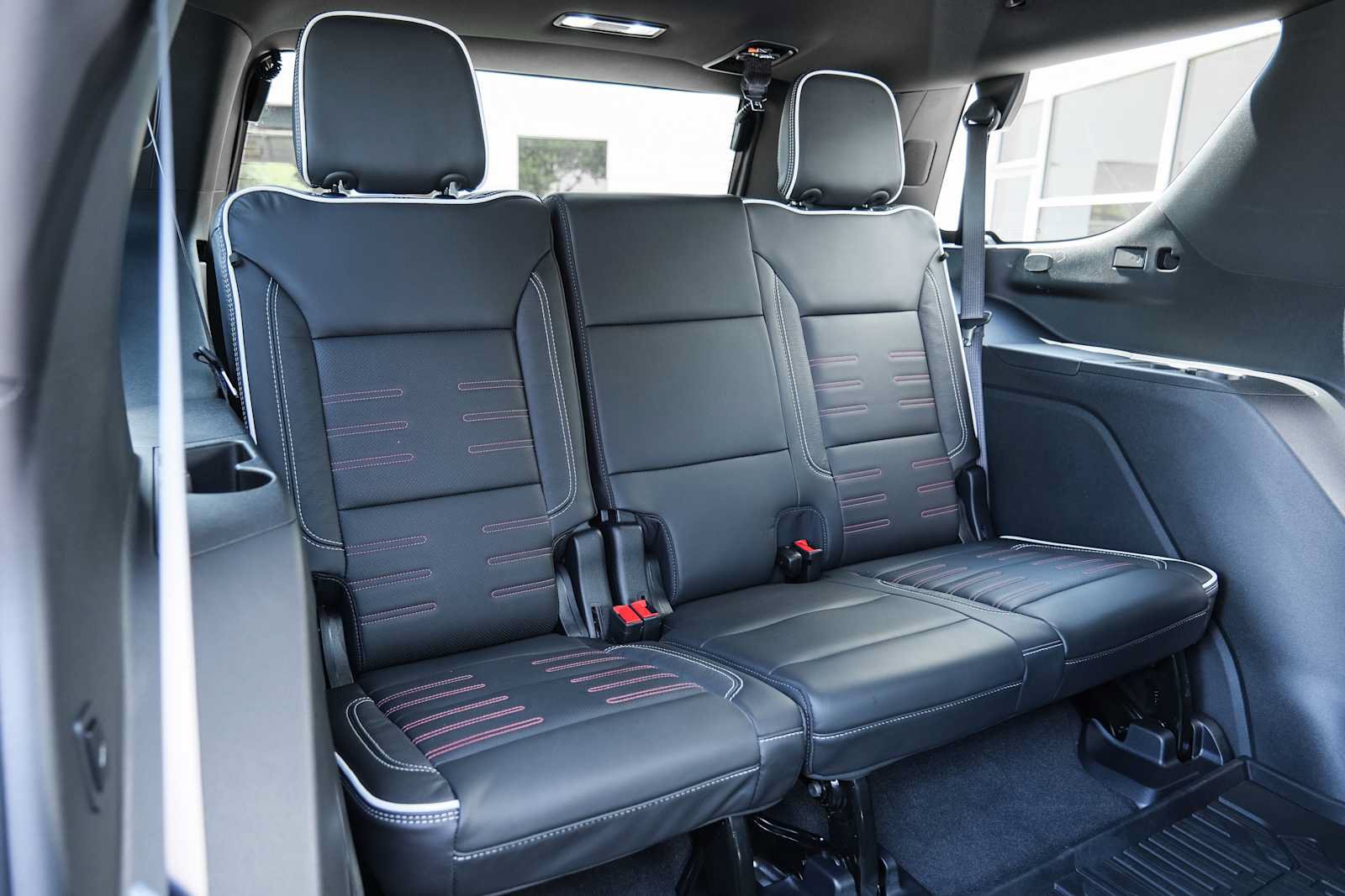 Used 2026 GMC Yukon AT4 Ultimate w/ LPO, Floor Liner Package AWD/4WD image 47