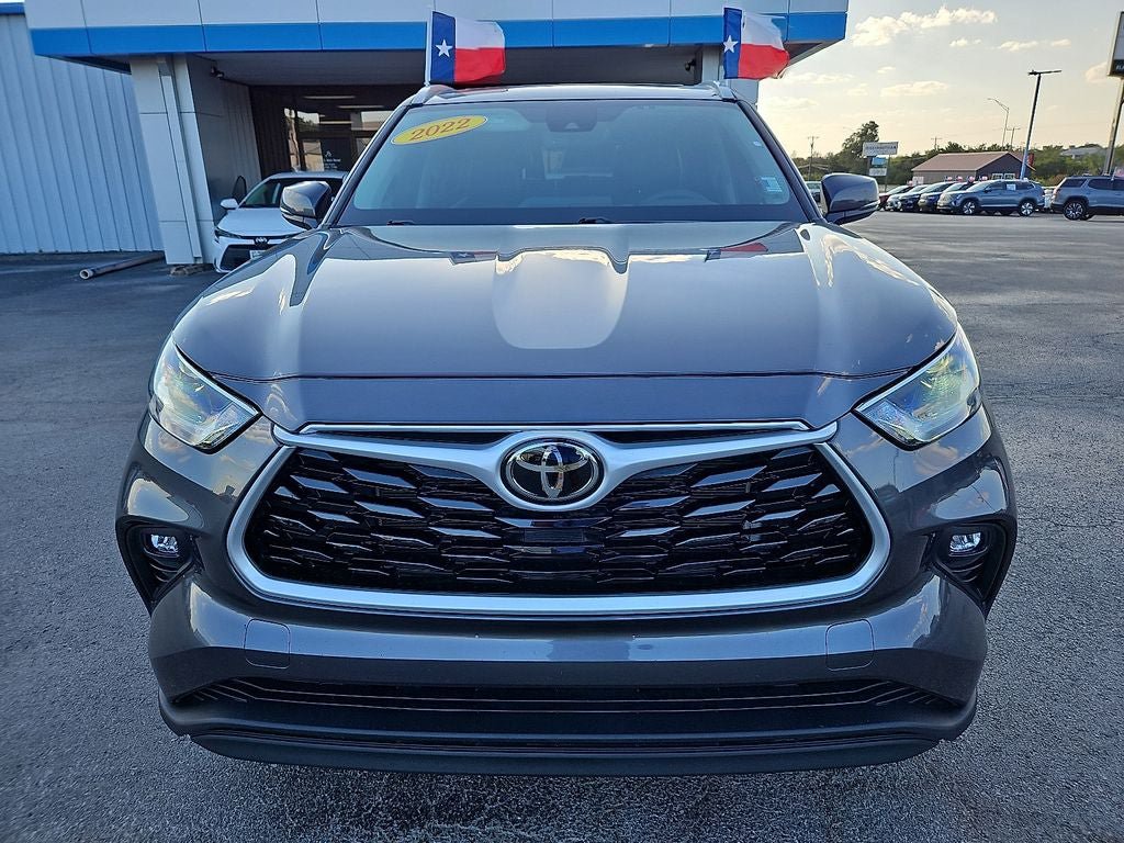 Used 2022 Toyota Highlander XLE FWD image 12