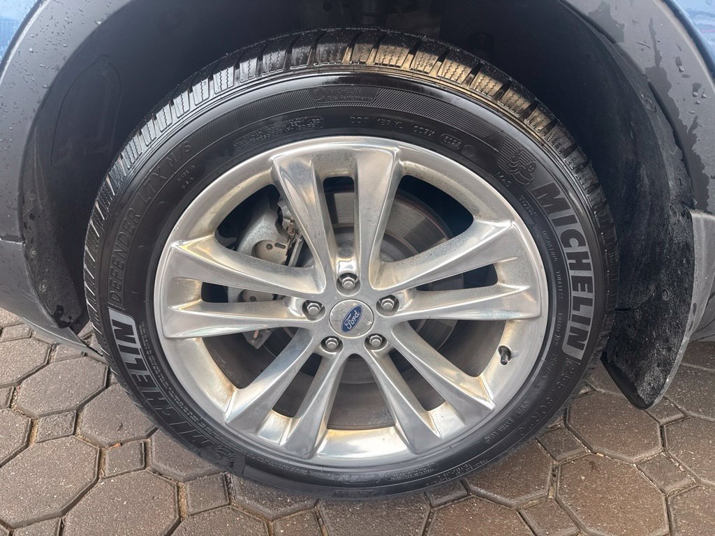 Used 2019 Ford Explorer XLT w/ Equipment Group 202A AWD/4WD image 11