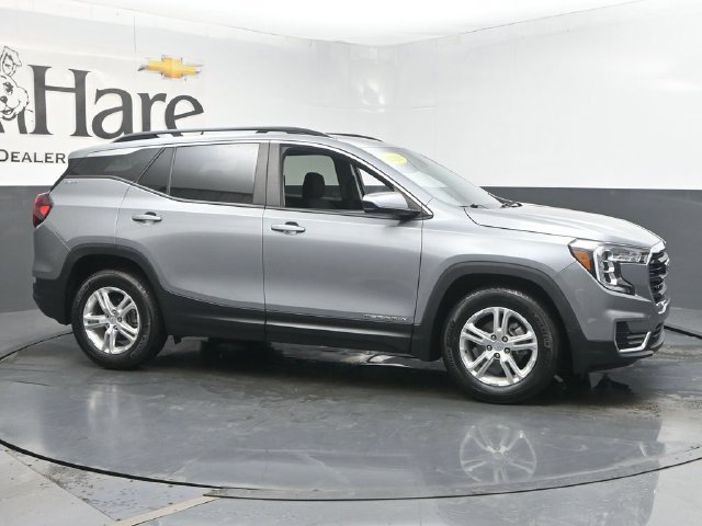 Used 2023 GMC Terrain SLE FWD image 1