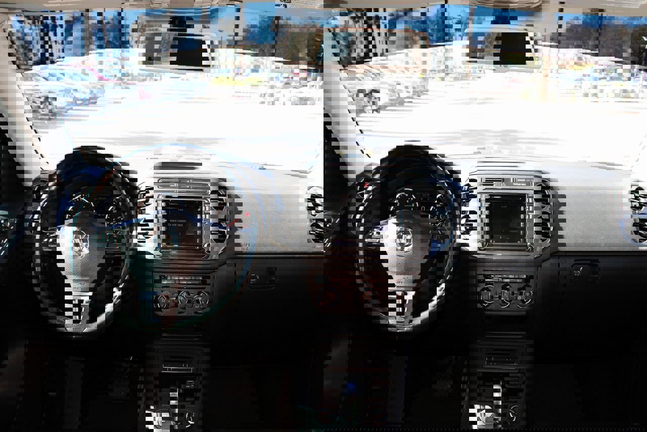 Used 2017 Volkswagen Tiguan S image 11